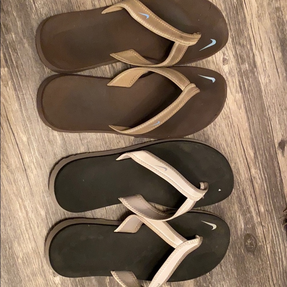 Nike foam sandal lot.